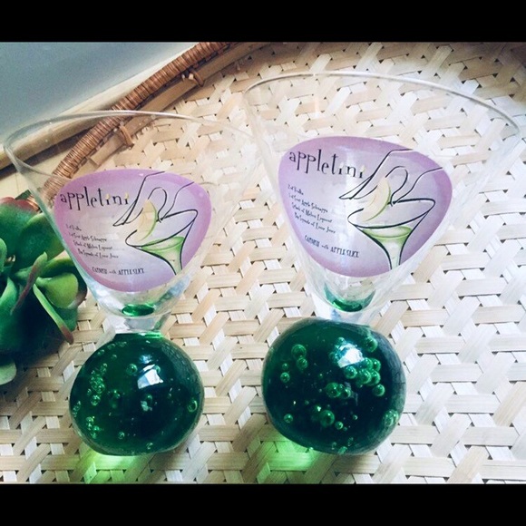 Set of 2 Martini Glasses. - Picture 3 of 4